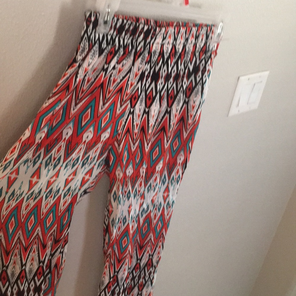 Flowy diamond print pant. NWOT
